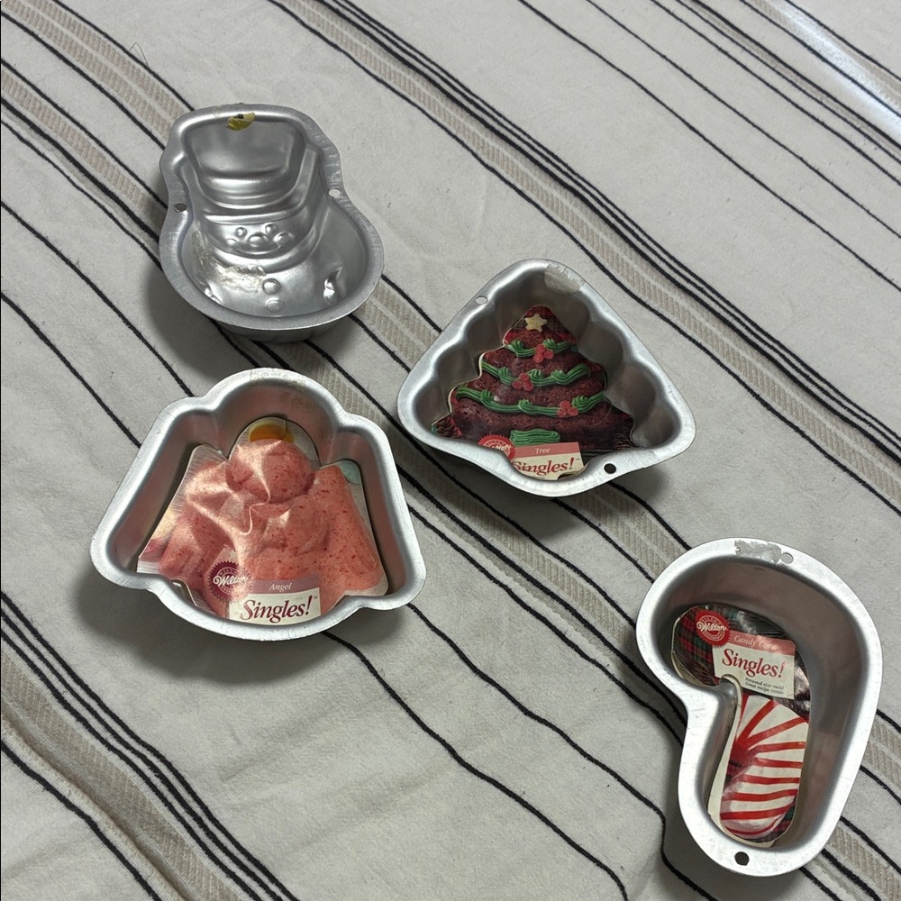 Wilton Singles Holiday Themed Baking Molds Set